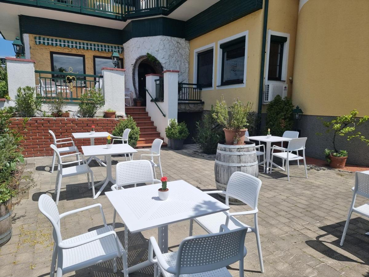 Landgasthof Zur Goldenen Traube Podersdorf am See Zewnętrze zdjęcie