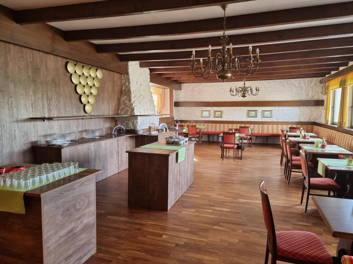 Landgasthof Zur Goldenen Traube Podersdorf am See Zewnętrze zdjęcie